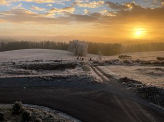 Často se nás ptáte: "Jak můžete být furt na jednom místě?" Ale pochopte:" Vždyť ono je tu tak krásně!"😊Nejde o to měnit...